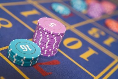 qq1221 daftar mobile app interface showing live games and sportsbook