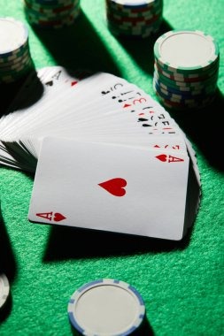 qq1221 daftar app screens showing live-dealer tables and sportsbook interface on mobile